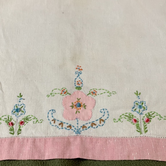 Lot of 4 vintage, embroidered dish towels. Various sizes. - Picture 5 of 5